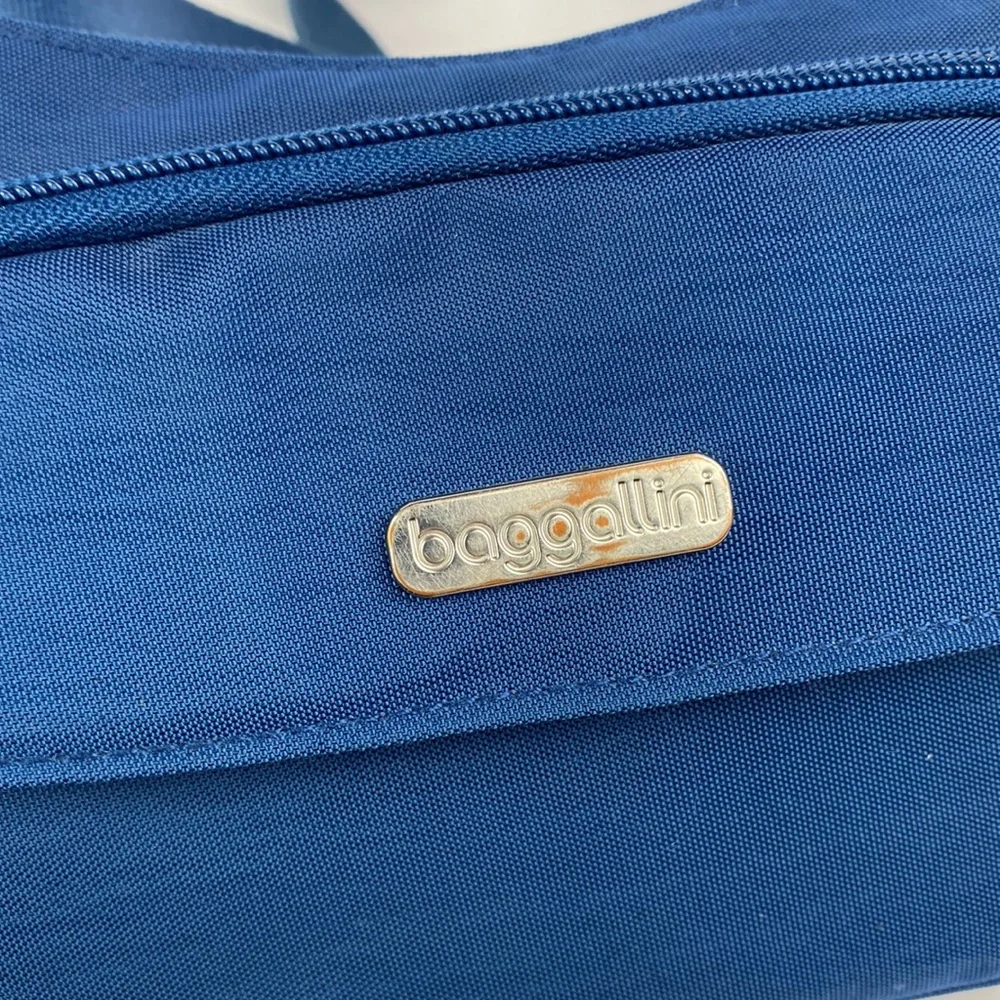 Baggallini | Blue Original Everyday Crossbody Bag - Picture 4 of 10